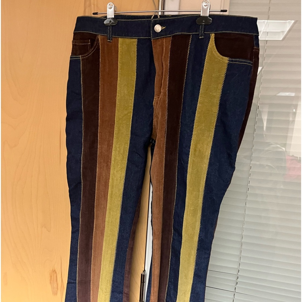 Current mood bell bottom/ boot cut corduroy pants in size 2xl.